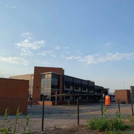 Albers Almeida - Modern Contemporary Office