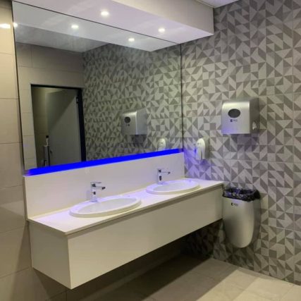 Albers Almeida - Modern Contemporary Office