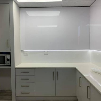 Albers Almeida - Modern Contemporary Office